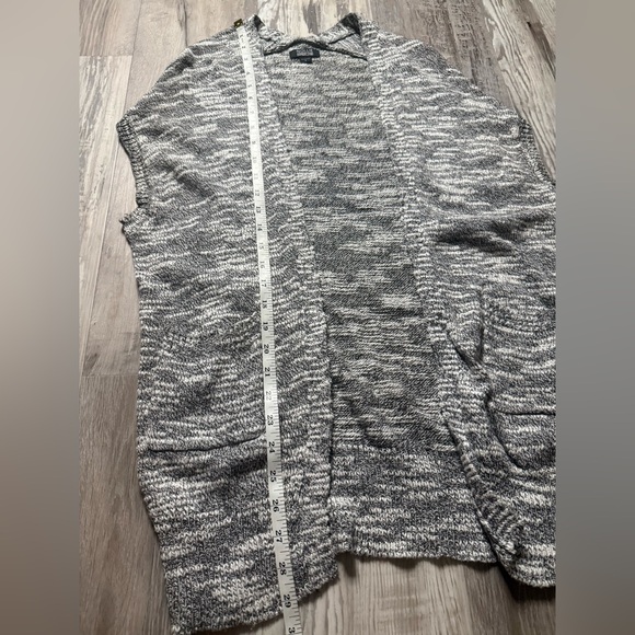 3/$20 Women’s Nollie sweater cardigan - Picture 7 of 8